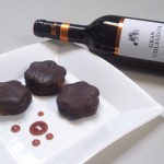 Gran Colegiata Vino de Lágrima con alfajores argentinos