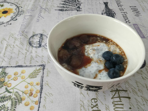 Yogur con semillas de lino y chía